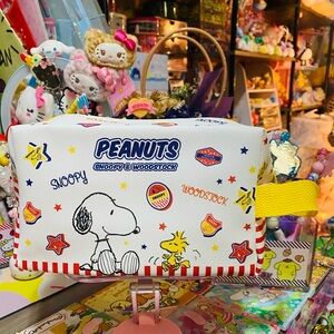 Snoopy makeup pouch